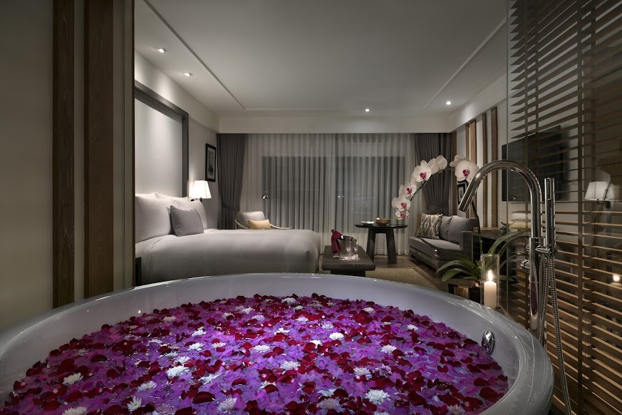 luxuryaccommodations:  The Nai HarnFormerly known as the Royal Phuket Yacht Club,