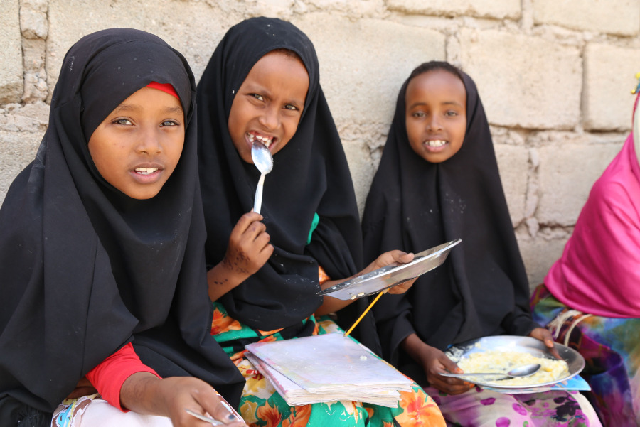 How food is helping girls stay in school.
In Somalia, school meals are helping more girls continue in school, including these at the Abdirahman Godyare primary school.
Girls have often been expected to stay home and help with chores, but the daily...