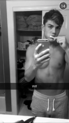 youtuberbulge:Grayson Dolan 😏