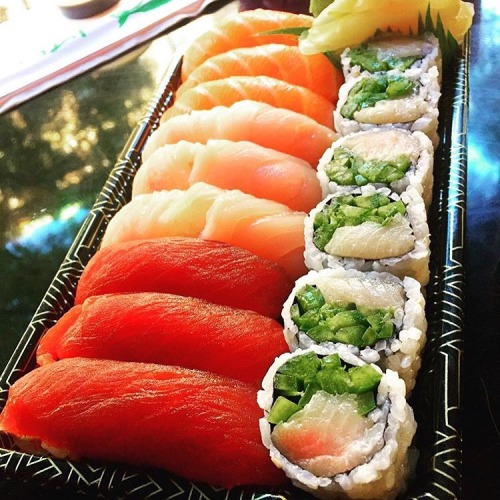 idreamofsushi: TriColored Sushi Box by @sushisushinyc.