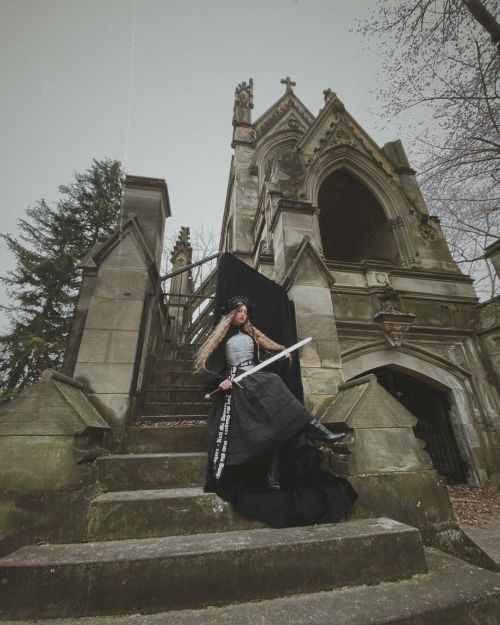 ⚔️ Noli Me Tangere ⚔️ ⚔️ Touch Me Not ⚔️ Another from our little trip to the Dexter Mausoleum in Cin