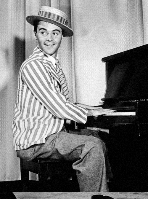 farleysgranger:  Jack Lemmon in first showbiz job as a silent film accompanist at the Old Knickerboc