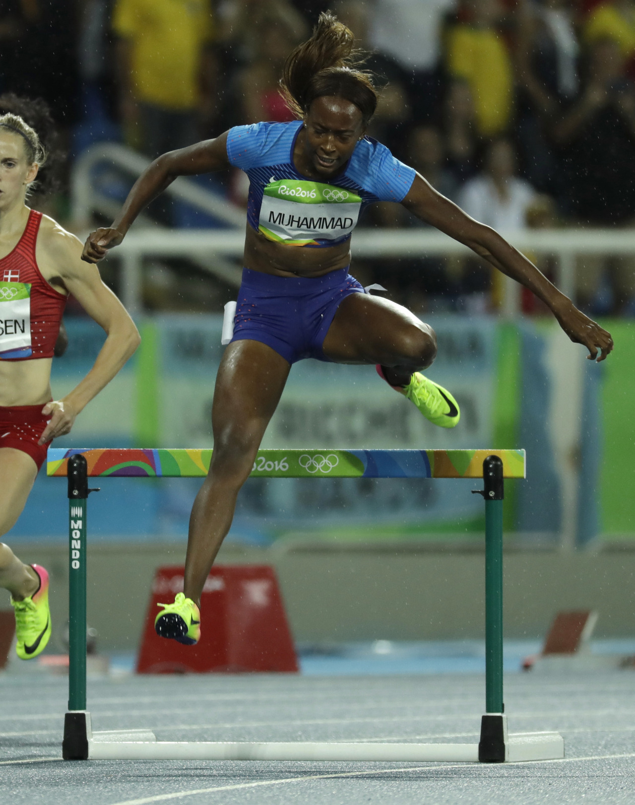 the-movemnt:  Dalilah Muhammad becomes the first US woman to win gold in 400m hurdles.Dalilah