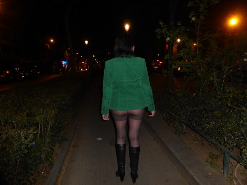 unashamedinpantyhose: My wife loves to go out in only her pantyhose because it is exciting when ever
