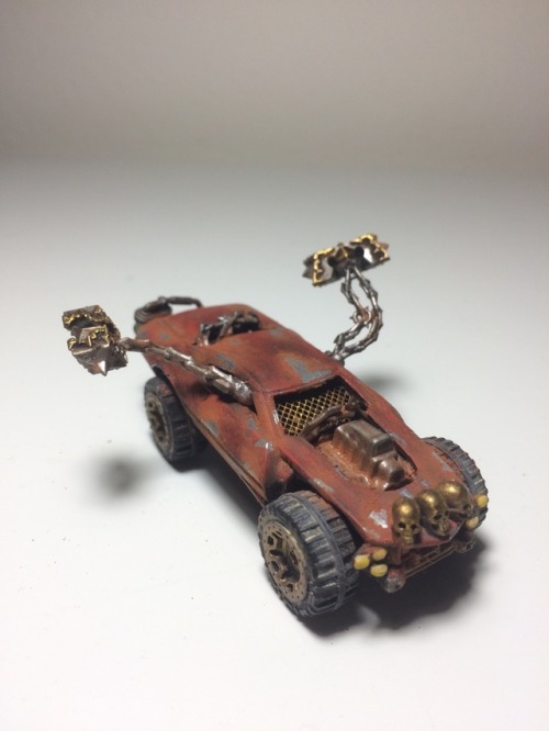 meetmyminis:« Everybody even remotely involved Gaslands is nuts ; but this guy ? Flailing hammers ?