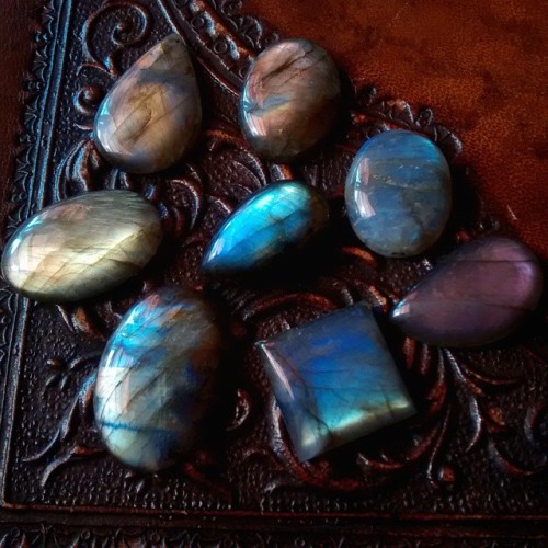 i bought these beautiful labradorites at the flea market today and i can’t wait to make them i