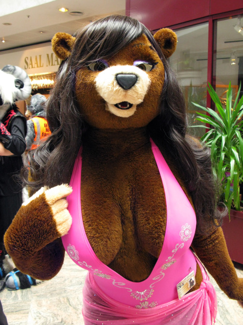 thehornyhyena:cherry the bear! god she’s soooo pretty!