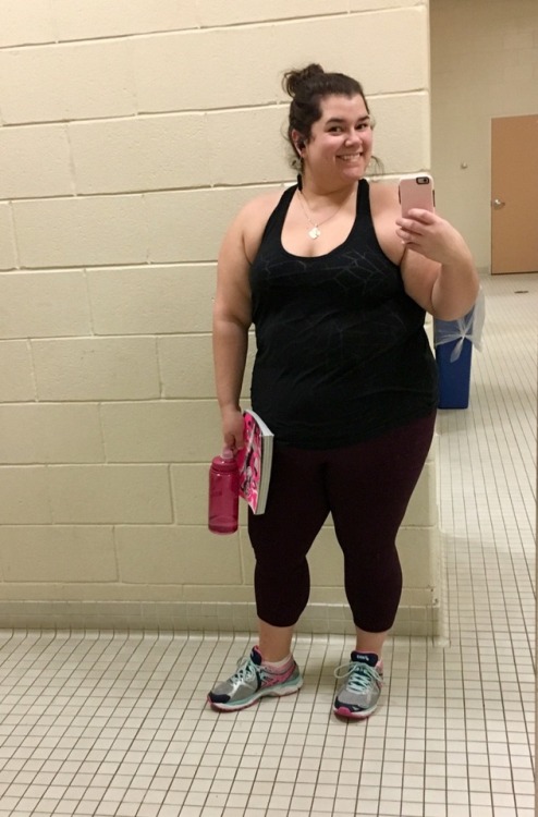 gymhairdontcare: Hi! I really need a new mirror and pose for my gym pics lol.  My gym buddy bai