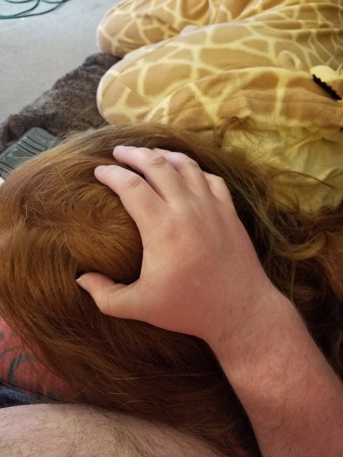 ichwilljeden:  She’s Daddy’s giraffe.