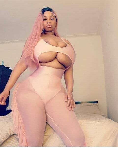 breastqueens:  big titty model #bigtits