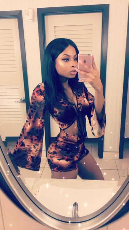 theprincesswashere:  thehalfricanhoodpoet:  blackness-by-your-side:  Culture vultures are watching this    I love the set though  Slay sis slayyyyyy I want one