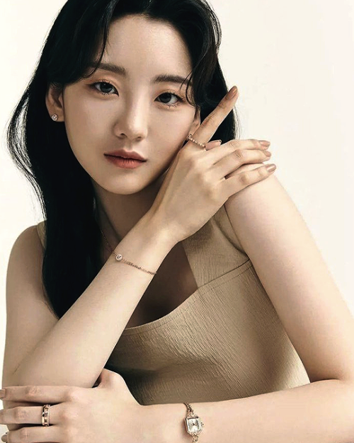 netflixdramas: CHO YI HYUN for LLOYD: The GiftEndless Love and Pleasure, Endless Collection (2022) 