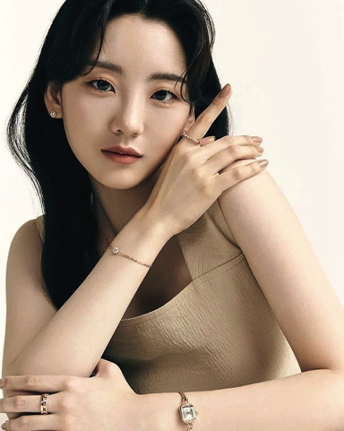 netflixdramas: CHO YI HYUN for LLOYD: The GiftEndless Love and Pleasure, Endless Collection (2022)