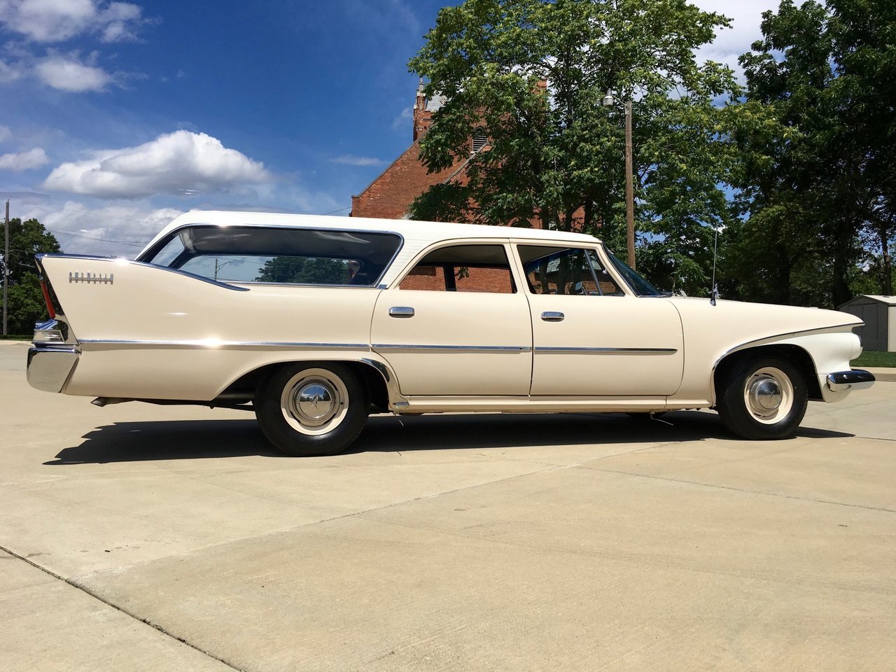 jacdurac:   1960 Plymouth Suburban Sport … 225 slant 6 2brl carb