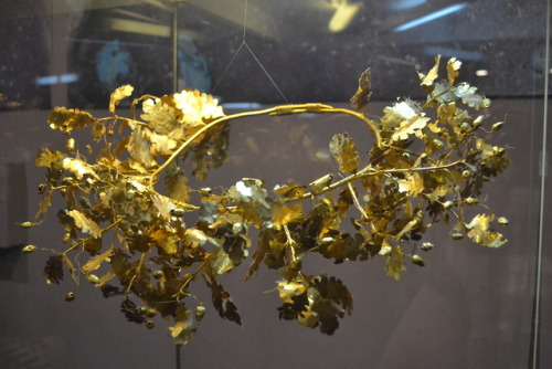 Gold myrtle wreath, Kazanlak Museum (Bulgaria). While such wreaths are typically associated with Mac