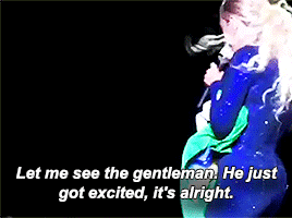 gleaux:  thequeenbey:That time a stan almost dragged Beyonce to her death and she