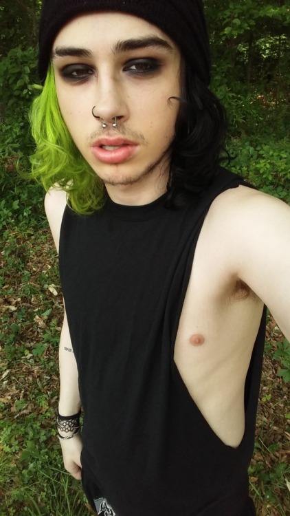 Porn photo goth-g0d:Slimey goth boy