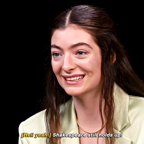 marksloan:  LORDE (ON SHAKESPEARE)First We Feast | Hot Ones