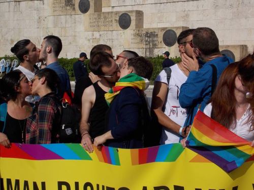 love-smoke-drink:  Yesterday was the International day against homophobia, transphobia and biphobia.