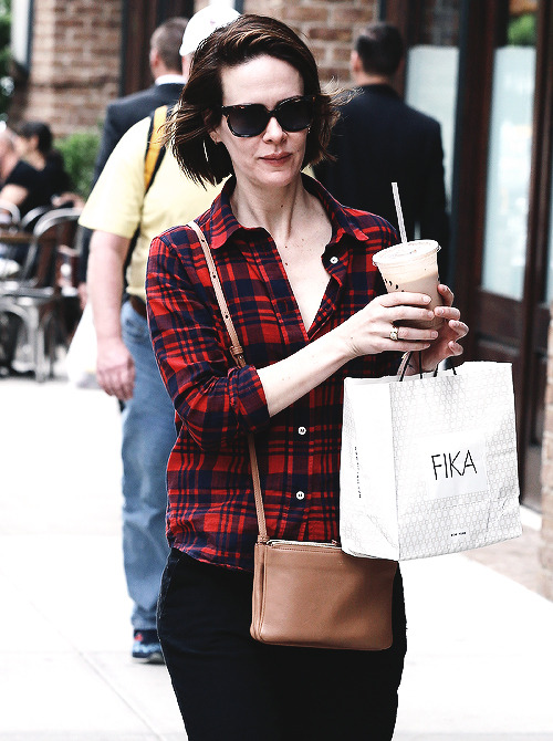 cotilardmarion:  Sarah Paulson — Out and About in New York City — May 21, 2014