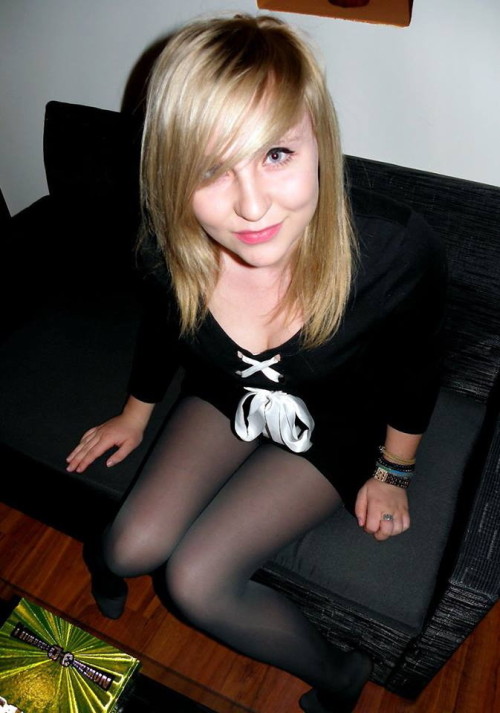 tightsobsession:  fetish-tights:  More : http://tights-fetish.blogspot.fr/ & http://lenine-pantyhose.blogspot.fr/  Blond cutie in opaque tights. 