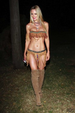 halloweenisforthesexy:  Another sexy Indian!