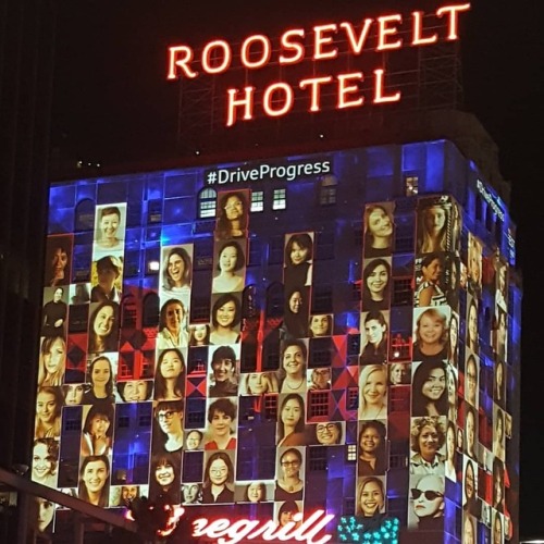 Checking out the #AFIFest #LightShow on the #HollywoodRoosevelt Hotel #Beautiful! Come check out the