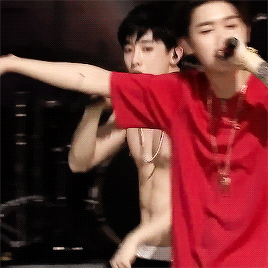 Do You Remember That Time When Wonho Had An Actual Shirt On And He Didn’t Bare His Abs?