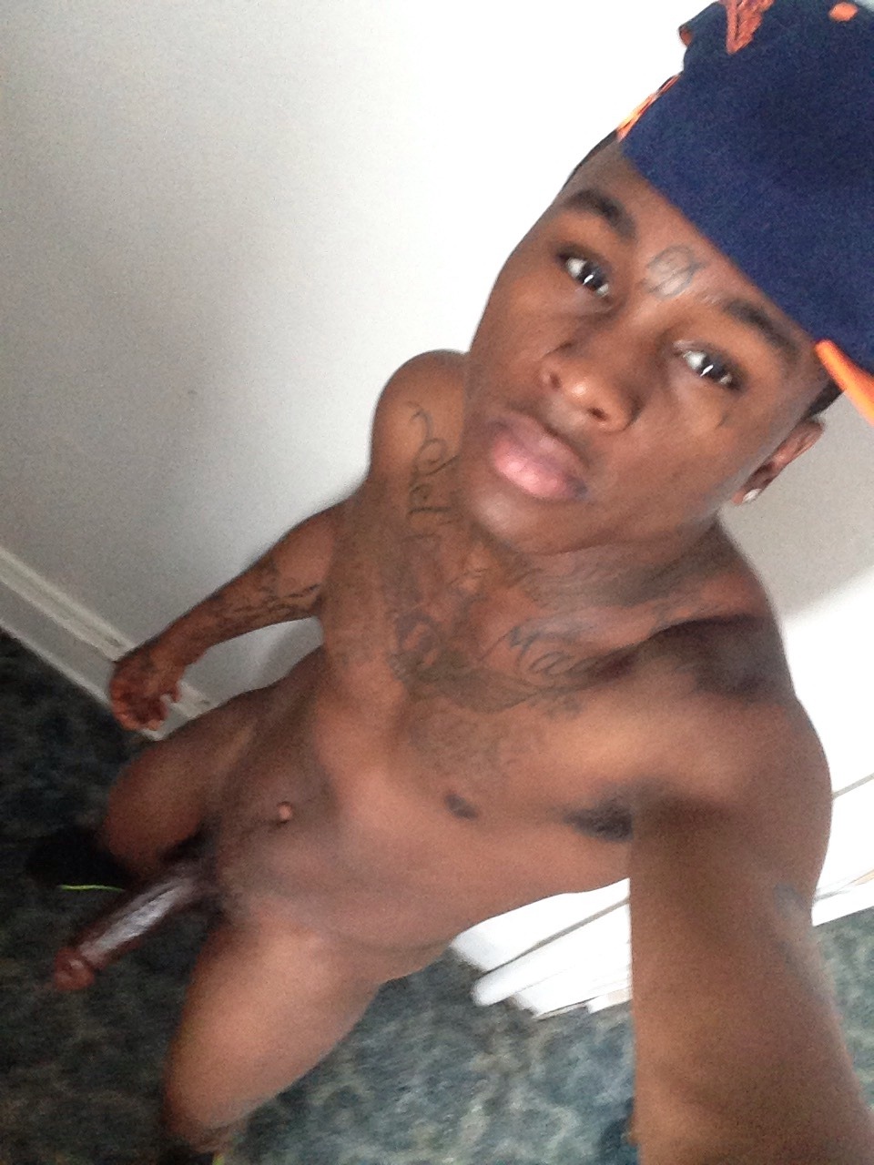 imchillnjustchilln:  Sup witchu?  Instagram: outta_control_dayday Twitter: @dayday_bigghead