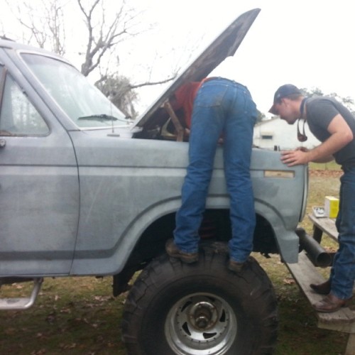 Gettin ready for sunday funday!! #bronco #muddin #sundayfunday #scarecrowfarms #bigtrucks #gettinmud