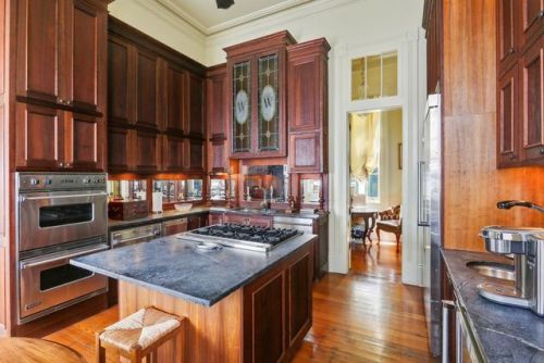 houseblogging: New Orleans, Louisiana 9 beds 11 baths $2,490,000  Wow!