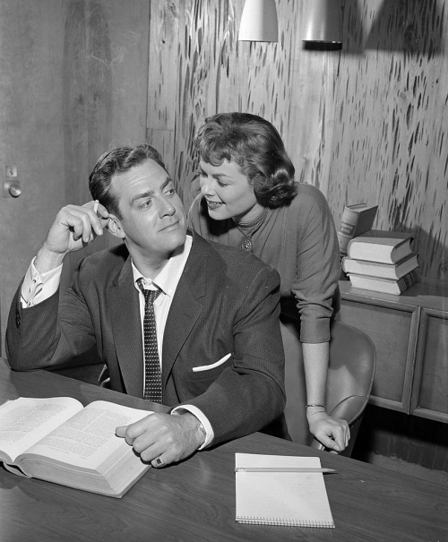 Raymond Burr as Perry Mason and Barbara Hale as Della Street in “The Case of the Sulky Girl.&r