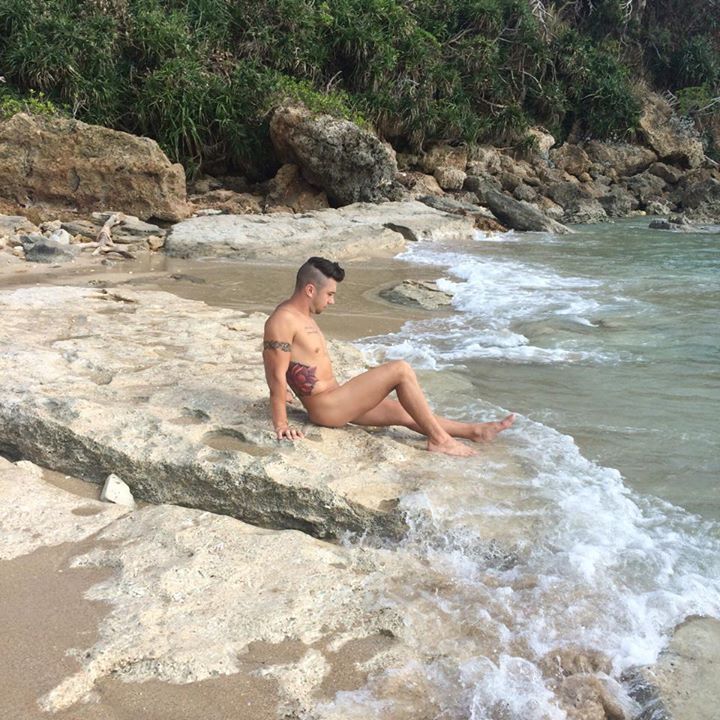 alexexotic:  brighterdays1115:  The beautiful summer beaches of Okinawa, and you