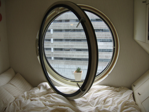 fiore-rosso:Kisho KurokawaNakagin Capsule TowerTokyo, Japan.