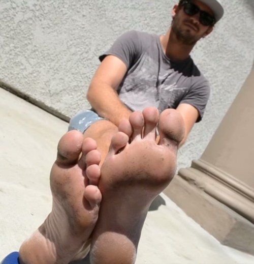 hereiammisbehaved: I’d put out just because he showed me those sexy feet