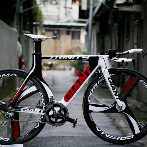 laicepssieinna:  #gianttrinity #trinity #carbon #corima #sramred #ttbike by somebike ift.tt/1