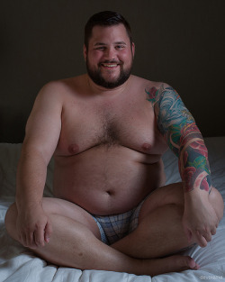 chubpornlover:  dev0rama:  Hell to the yes! This is another of my photos from the Chumley Bear Cruise. Three bears from Sweden in one shoot. Good times!  parece sabado de tatuajes.. igual el reblog va por la hermosisima sonrisa de este pibe..(creo a me