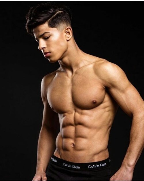 edy-mex:  Quiero un buen faje con este wey..!!