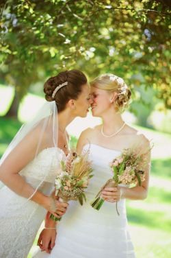 tiffanyanneclassic:  Two lovely brides. What could be more beautiful?            TiffanyAnne    xoxoxo