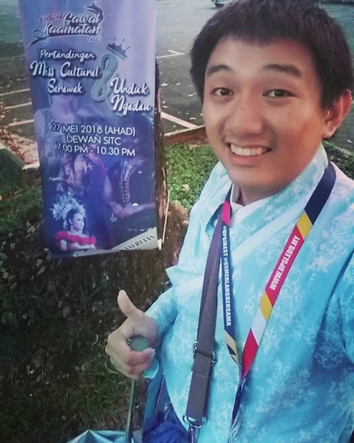 Random #selfie beside this #FesGK18 &ldquo;Miss Cultural Sarawak and Unduk Ngadau (Miss Sabah)&rdquo