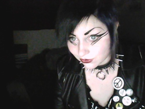 nuclearvomitbabe:  Makeup game on point!