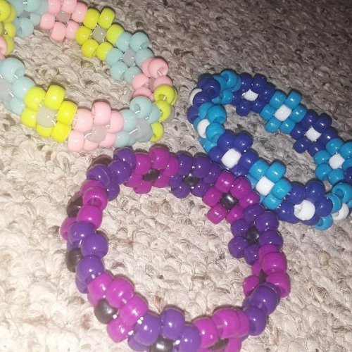 hello ! im a bi transman running an etsy to save up for hrt + top surgery! i make kandi of all diffe