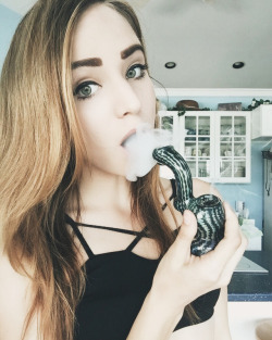 thedreamhaze:  💨 stay high 🍍