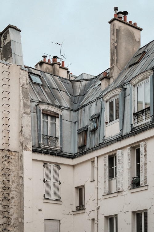 unframedpictures:Parisian Architecture, photographed by Thibault de Schepper 