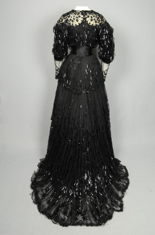 fripperiesandfobs:Rouff evening dress ca. 1905From the Irma G. Bowen Historic Clothing Collection at