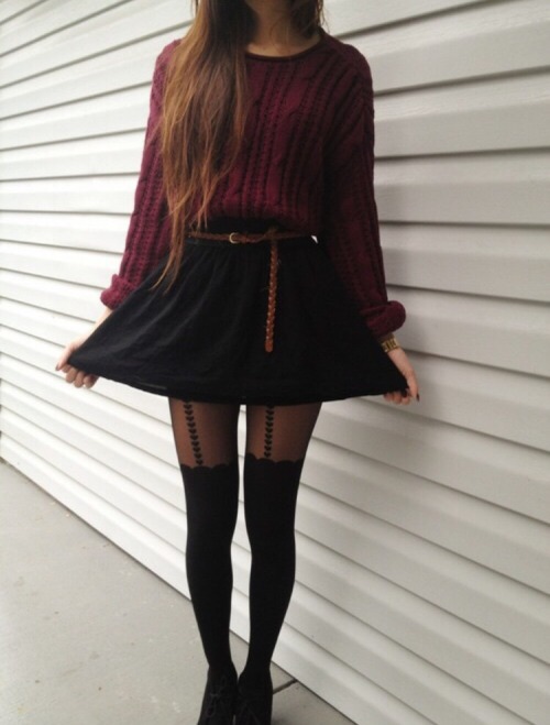 pleatedminiskirts:This outfit is great! A pleated skirt, nice tights and belt. I even like the pullo