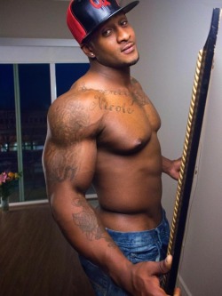 black-daddylover:  Dammmnnnnnnn…..  Sexy