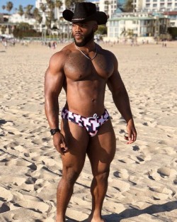 pweddyniggy:  BlackNiggySpeedo My #MCE, THAI