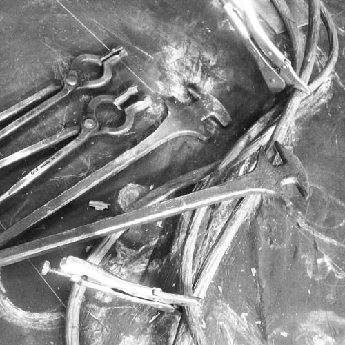 dirtysmith:  I’m in a good groove today and truckin right along. #blacksmith