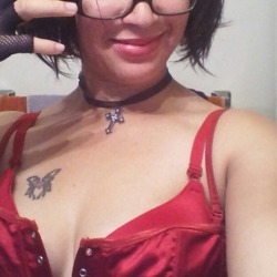 tattood9texan:  Anybody know who she is?